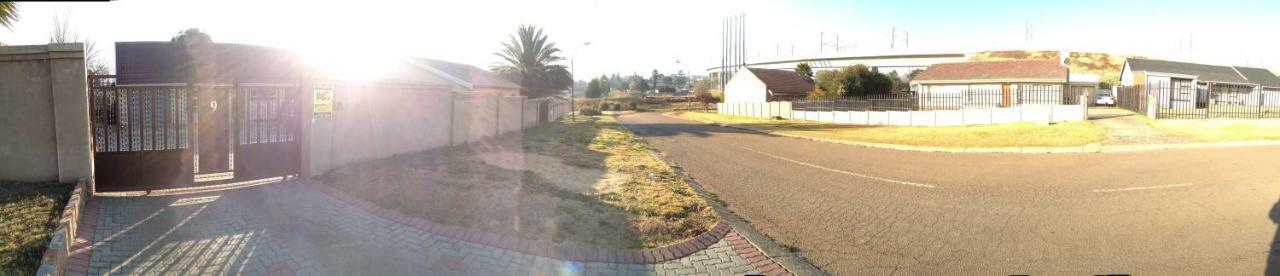 Afrikawisa At O.R. Tambo International Airport Kempton Park Exterior foto